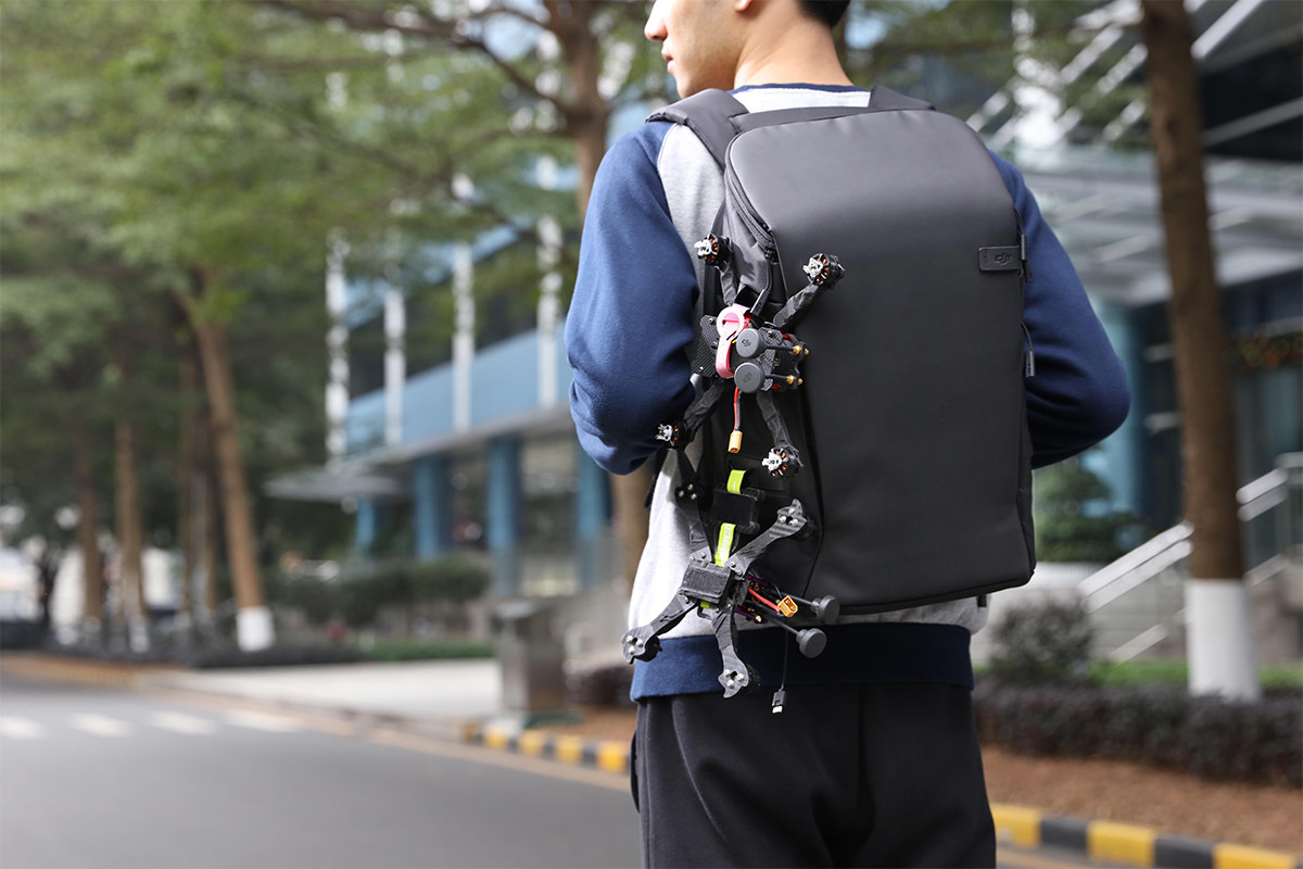 حقيبة ظهر دي لونج العالمية الم - مراجعة Drone Carrying Bag وسعره